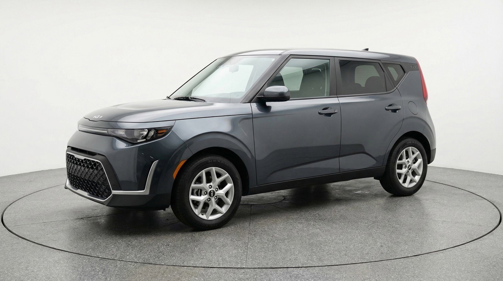 Used 2025 Kia Soul LX w/ LX Technology Package FWD image 3
