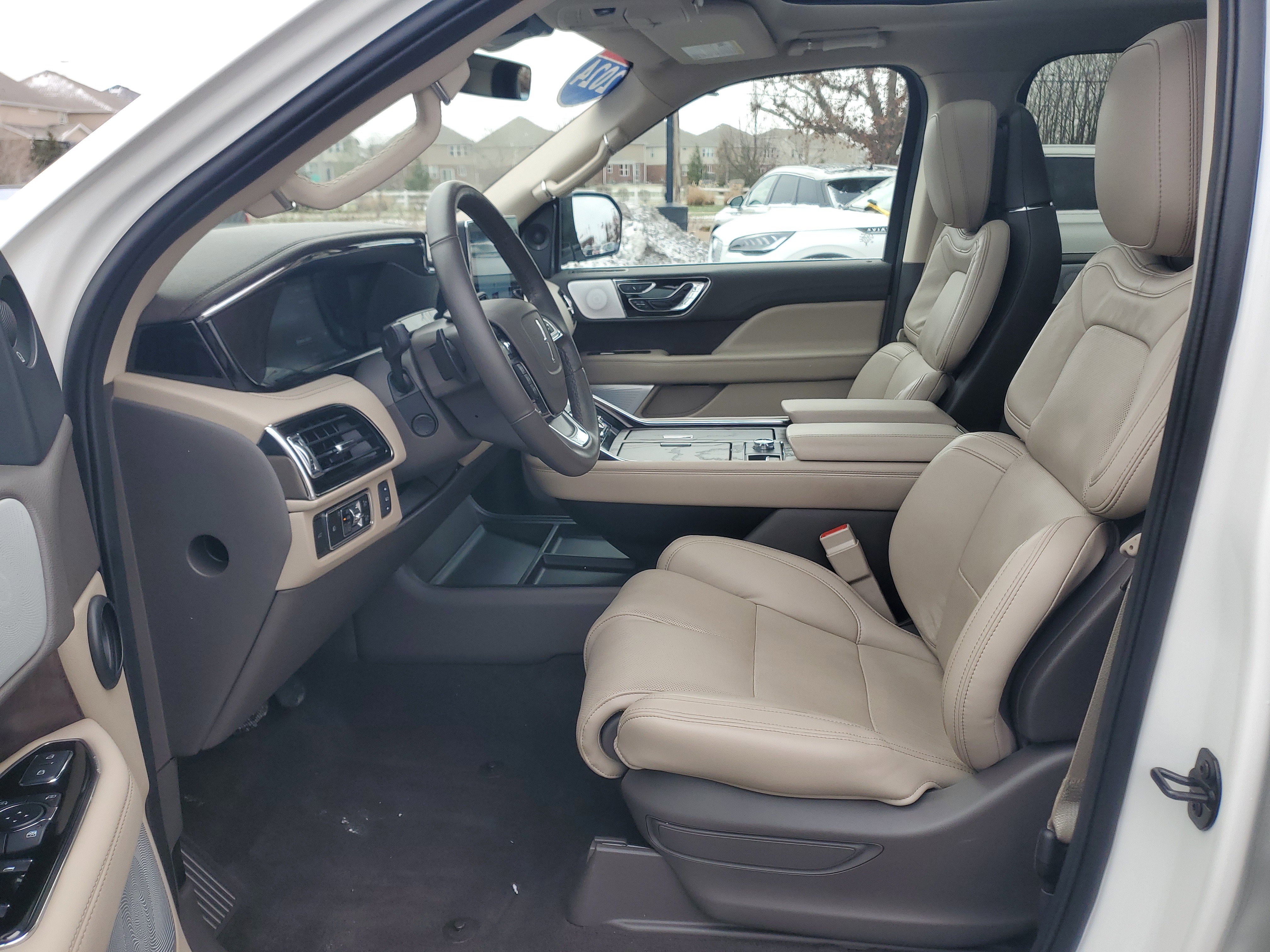 Certified 2024 Lincoln Navigator L Reserve image 12