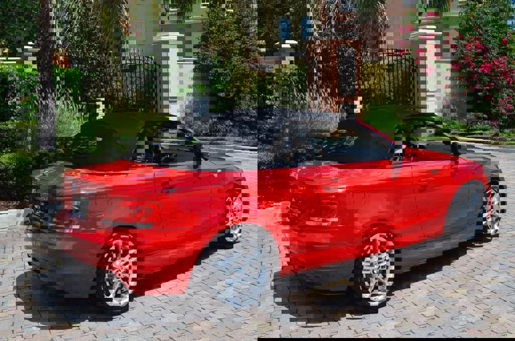 Used 2012 BMW 135i Convertible image 25