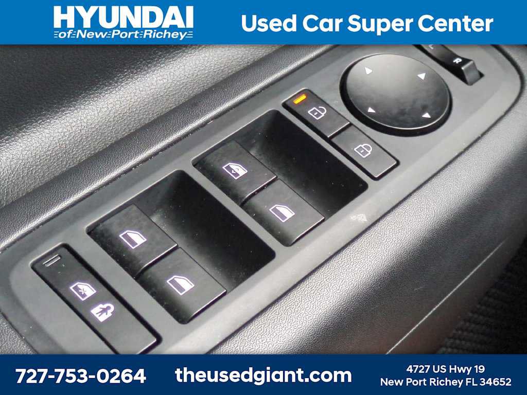 Used 2025 Hyundai Santa Fe SE FWD image 26