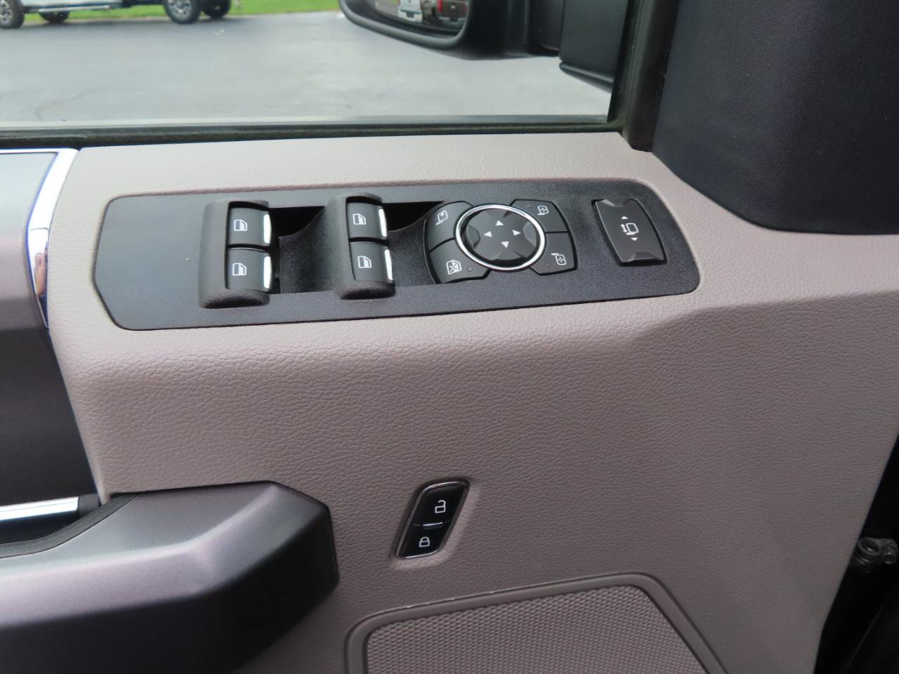 Used 2022 Ford F350 XLT w/ Black Appearance Package AWD/4WD image 22