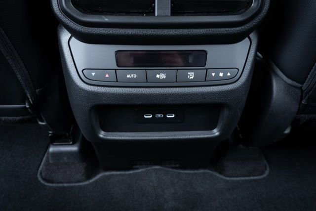 Used 2025 Honda Pilot EX-L image 34