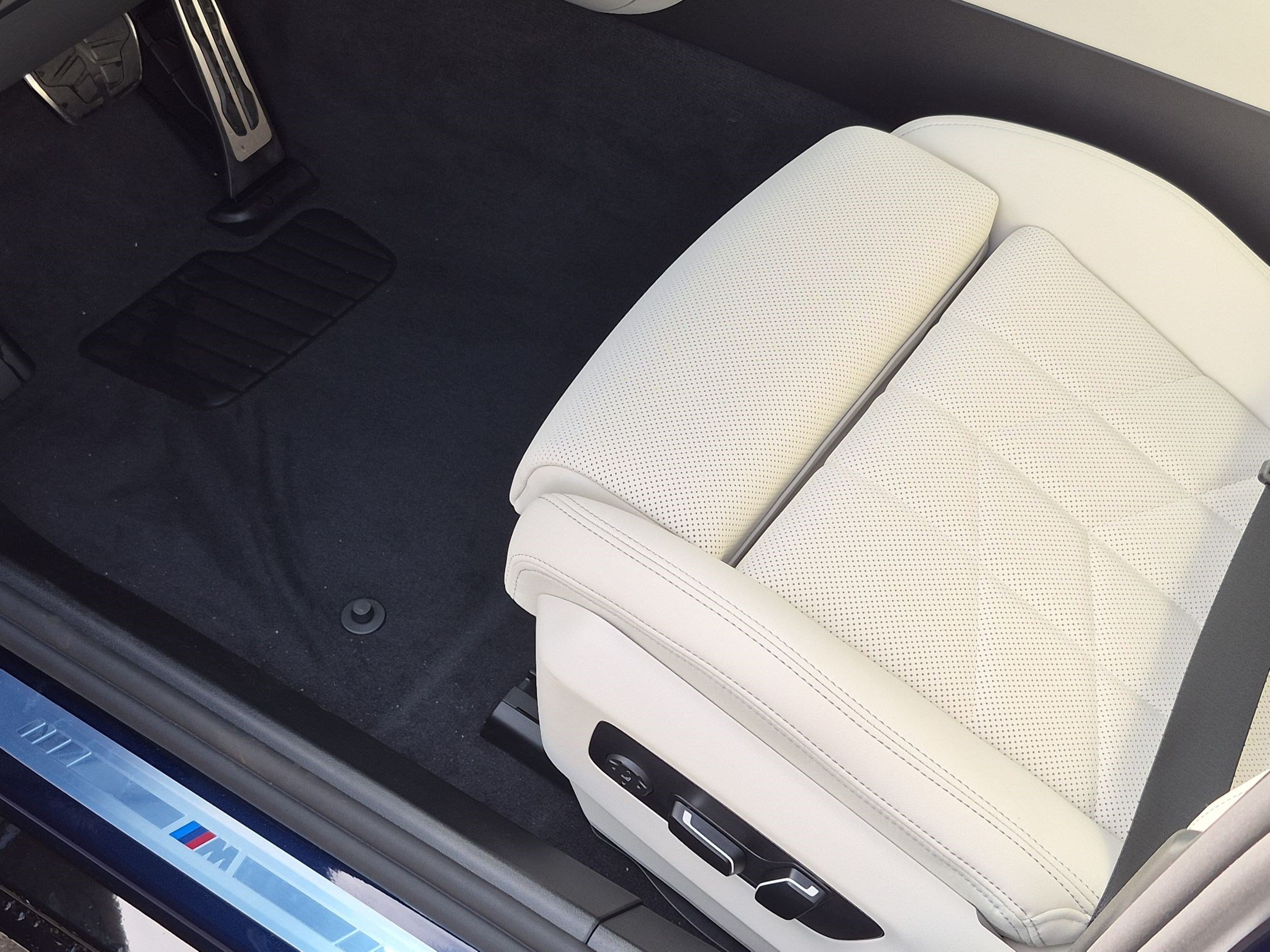 New 2027 BMW 530i w/ M Sport Package RWD image 17