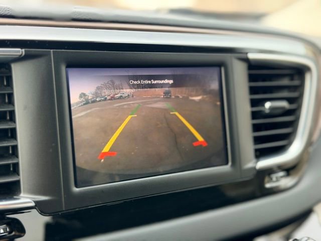 Used 2023 Chrysler Voyager LX image 14