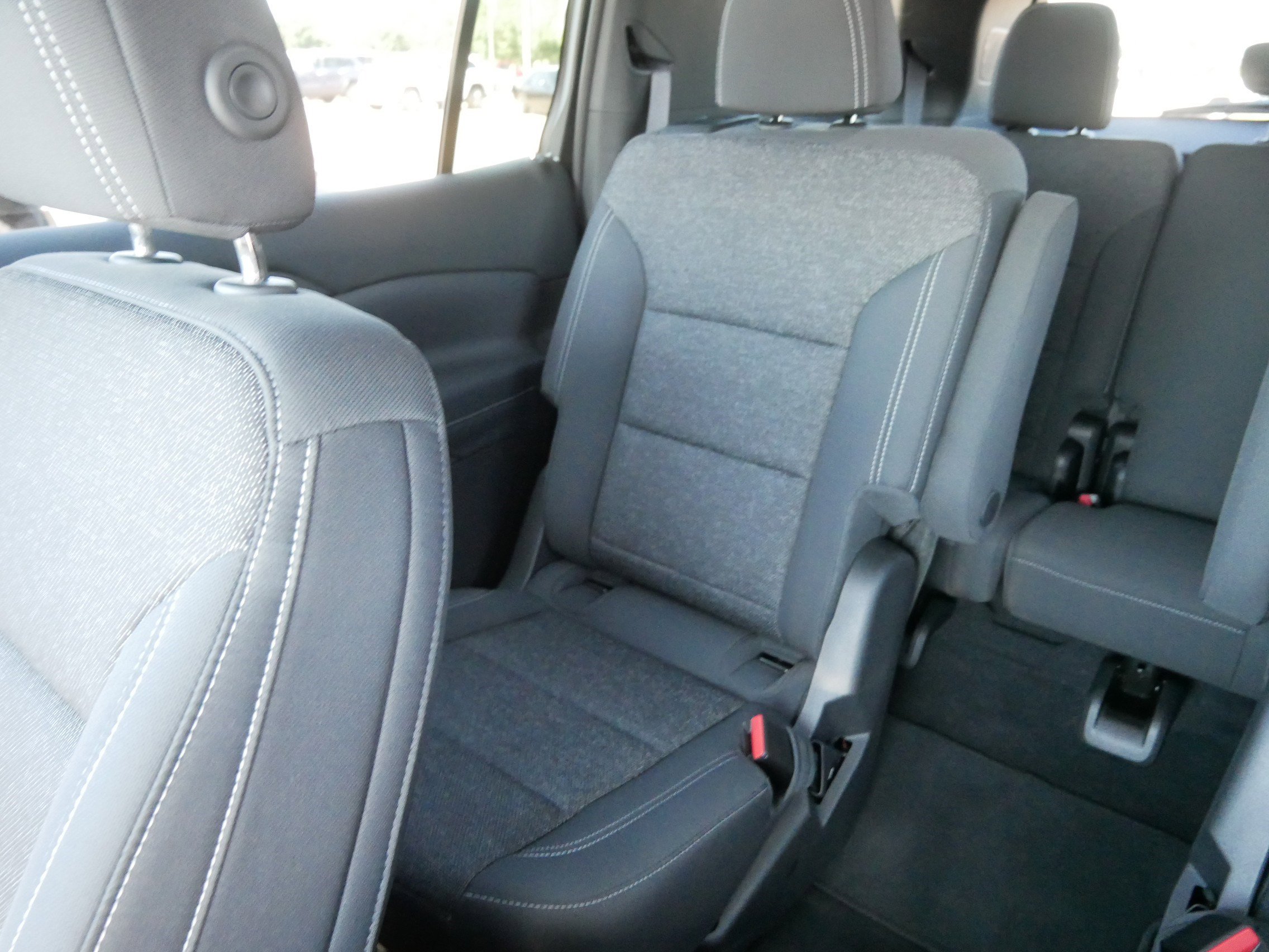 Used 2025 Chevrolet Traverse LT image 12