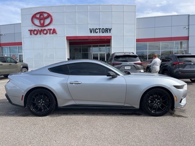 Used 2024 Ford Mustang Coupe image 3