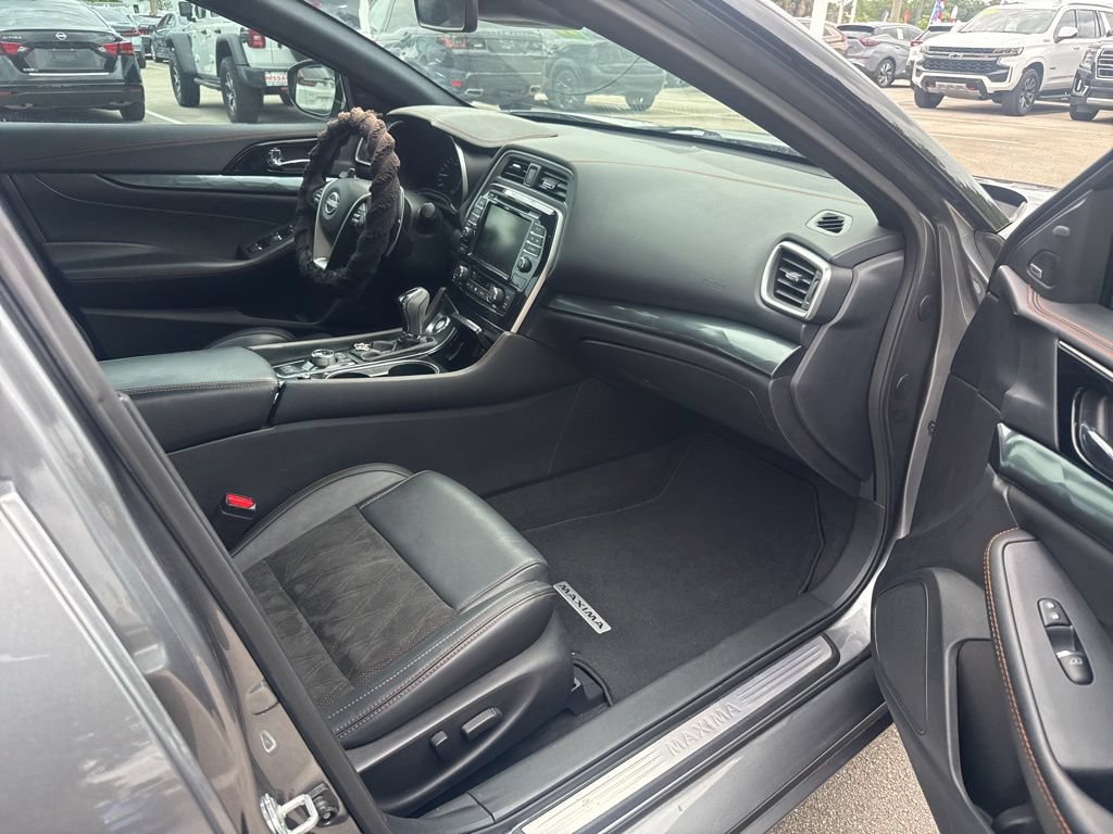 Certified 2023 Nissan Maxima SR w/ Sport Mat Group FWD image 12