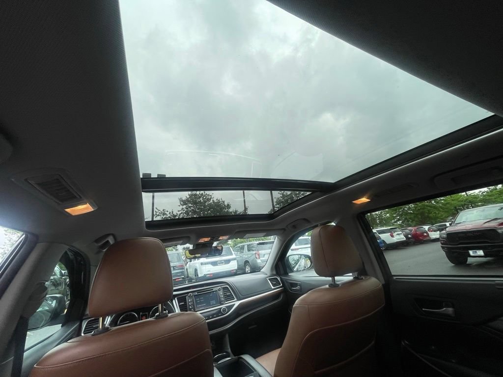 Used 2019 Toyota Highlander Limited AWD/4WD image 19