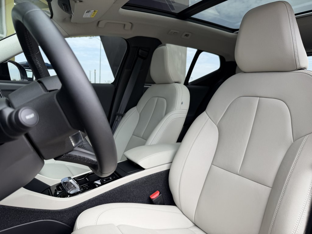 Used 2026 Volvo XC40 B4 Plus FWD image 35