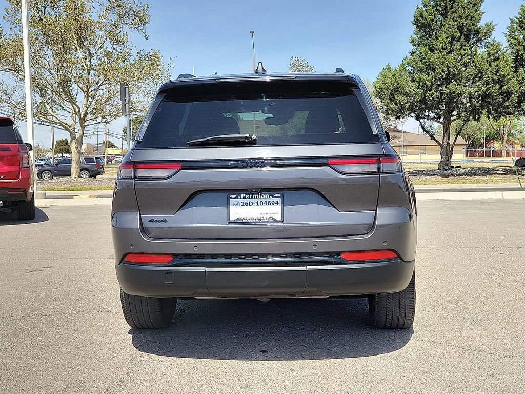 Used 2023 Jeep Grand Cherokee Altitude AWD/4WD image 9