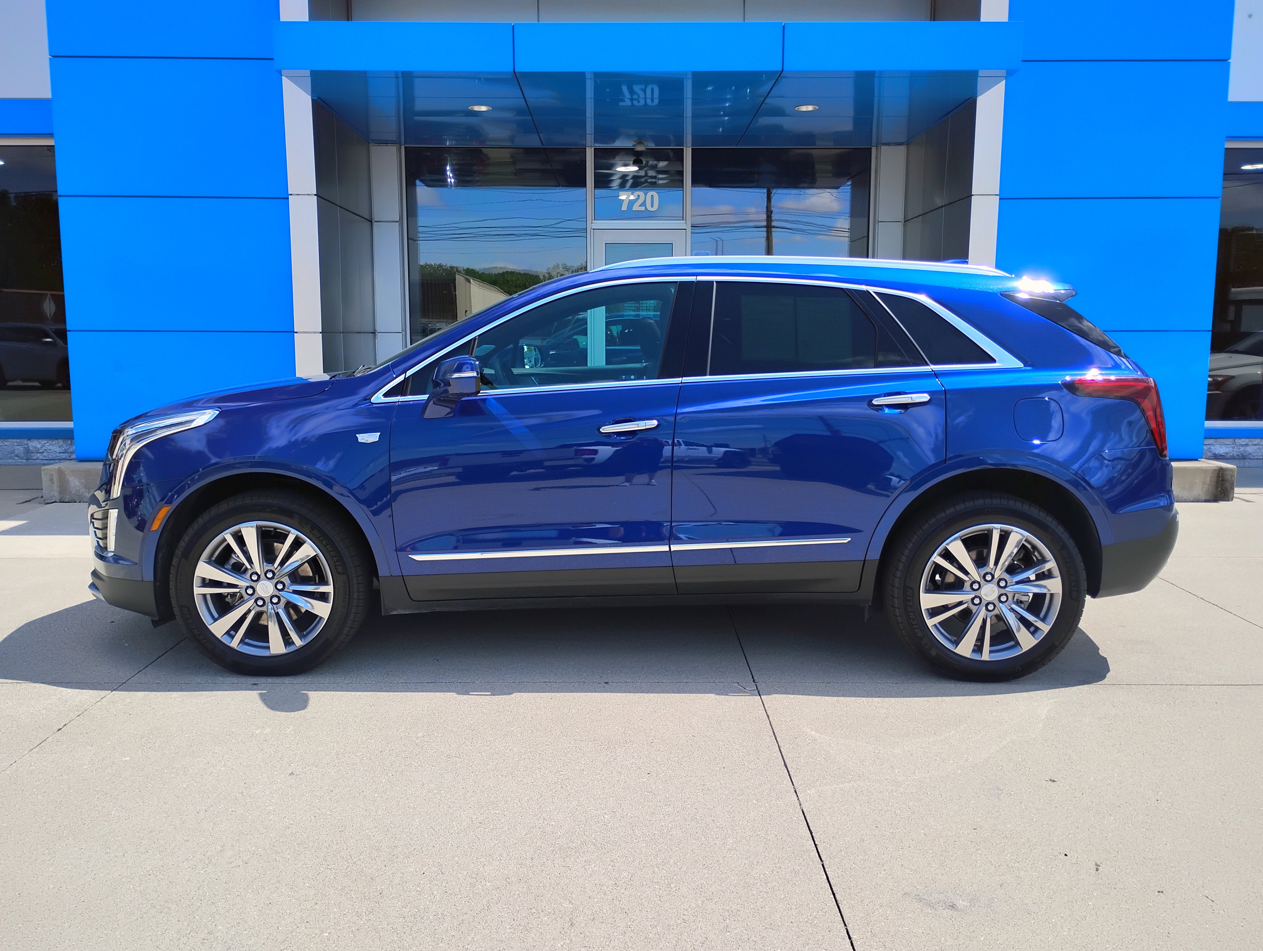 Used 2025 Cadillac XT5 Premium Luxury image 17