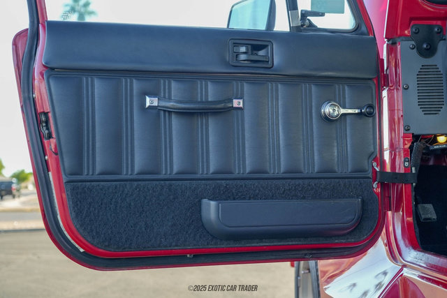 Used 1991 Jeep Wrangler Renegade AWD/4WD image 36