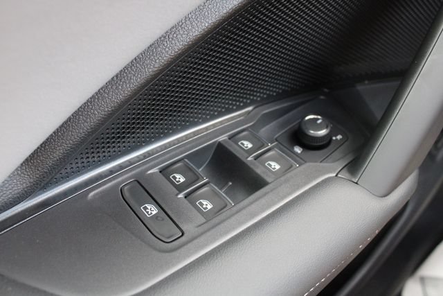 New 2026 Volkswagen Tiguan SE R-Line AWD/4WD image 9
