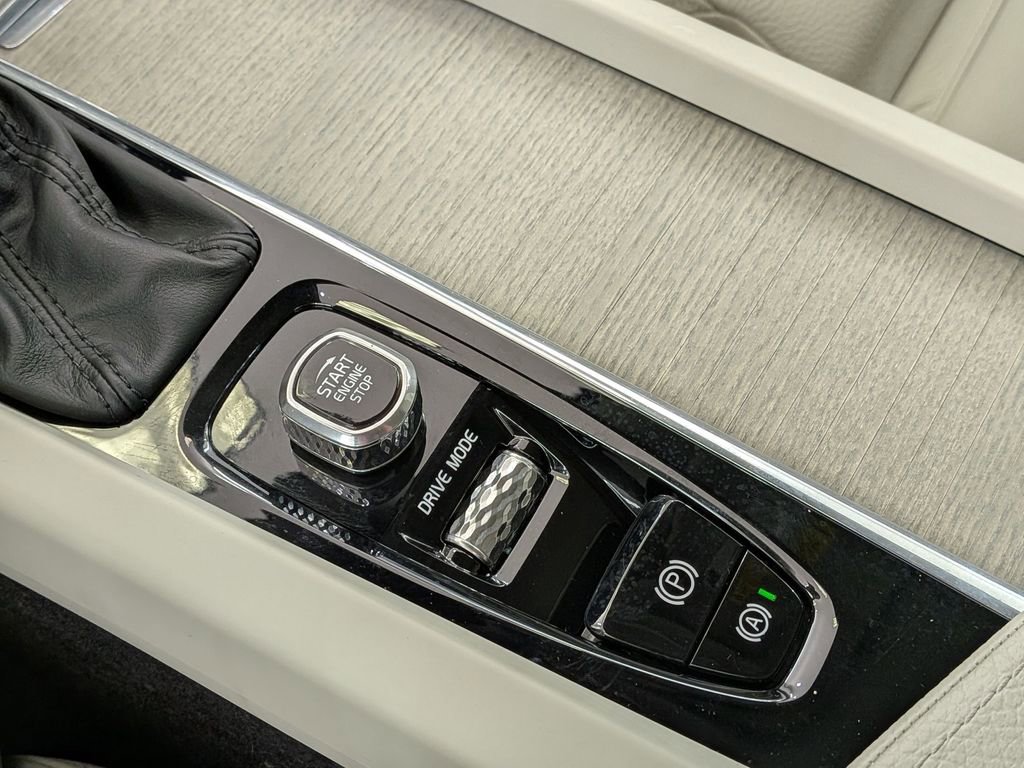 Used 2019 Volvo XC60 T6 Inscription w/ Protection Package Premier image 26