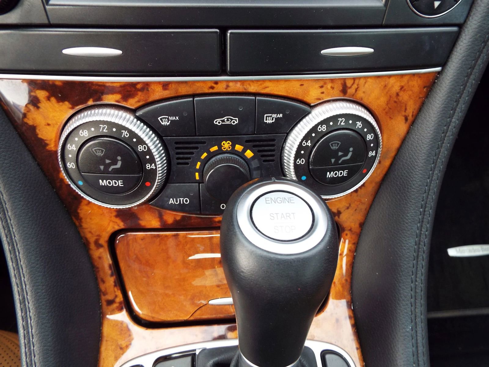 Used 2011 Mercedes-Benz SL 550 image 15