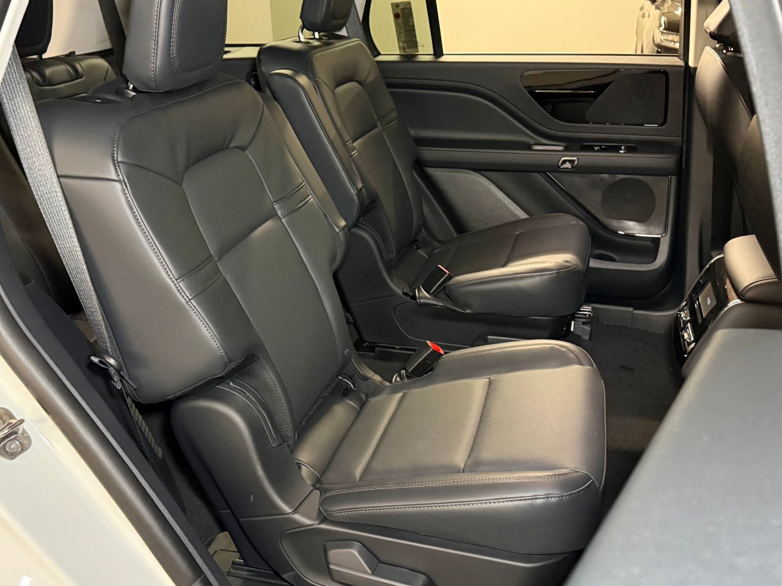 New 2026 Lincoln Aviator AWD image 11
