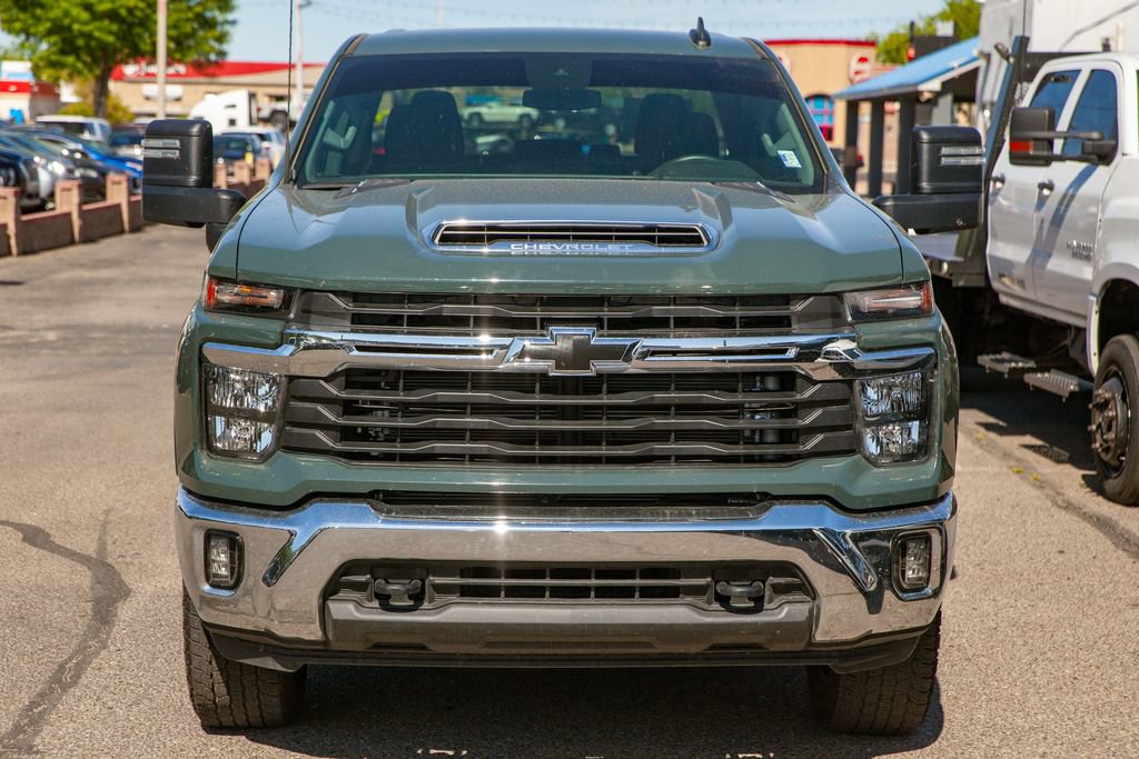Used 2025 Chevrolet Silverado 2500 LT w/ Convenience Package AWD/4WD image 3