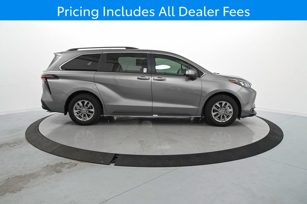New 2026 Toyota Sienna XLE FWD image 4