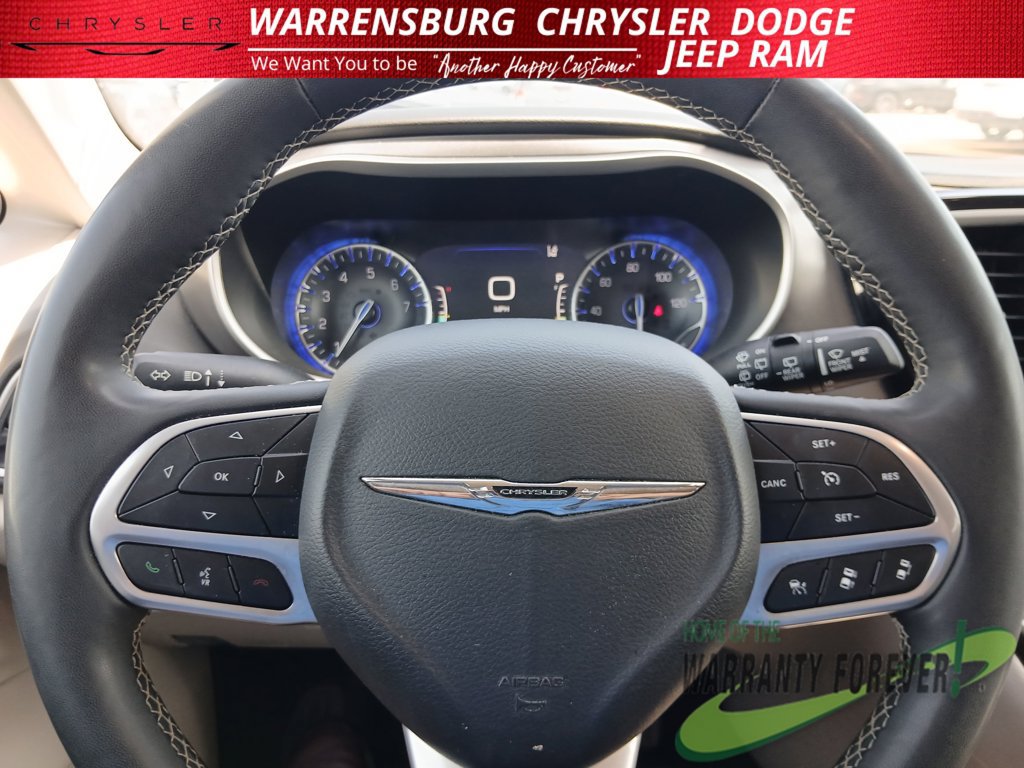 Used 2024 Chrysler Pacifica Touring-L FWD image 21