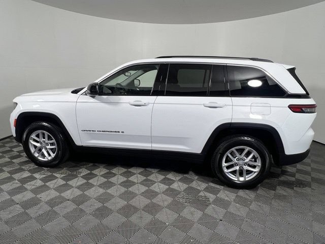 Certified 2023 Jeep Grand Cherokee Laredo w/ Luxury Tech Group I AWD/4WD image 5