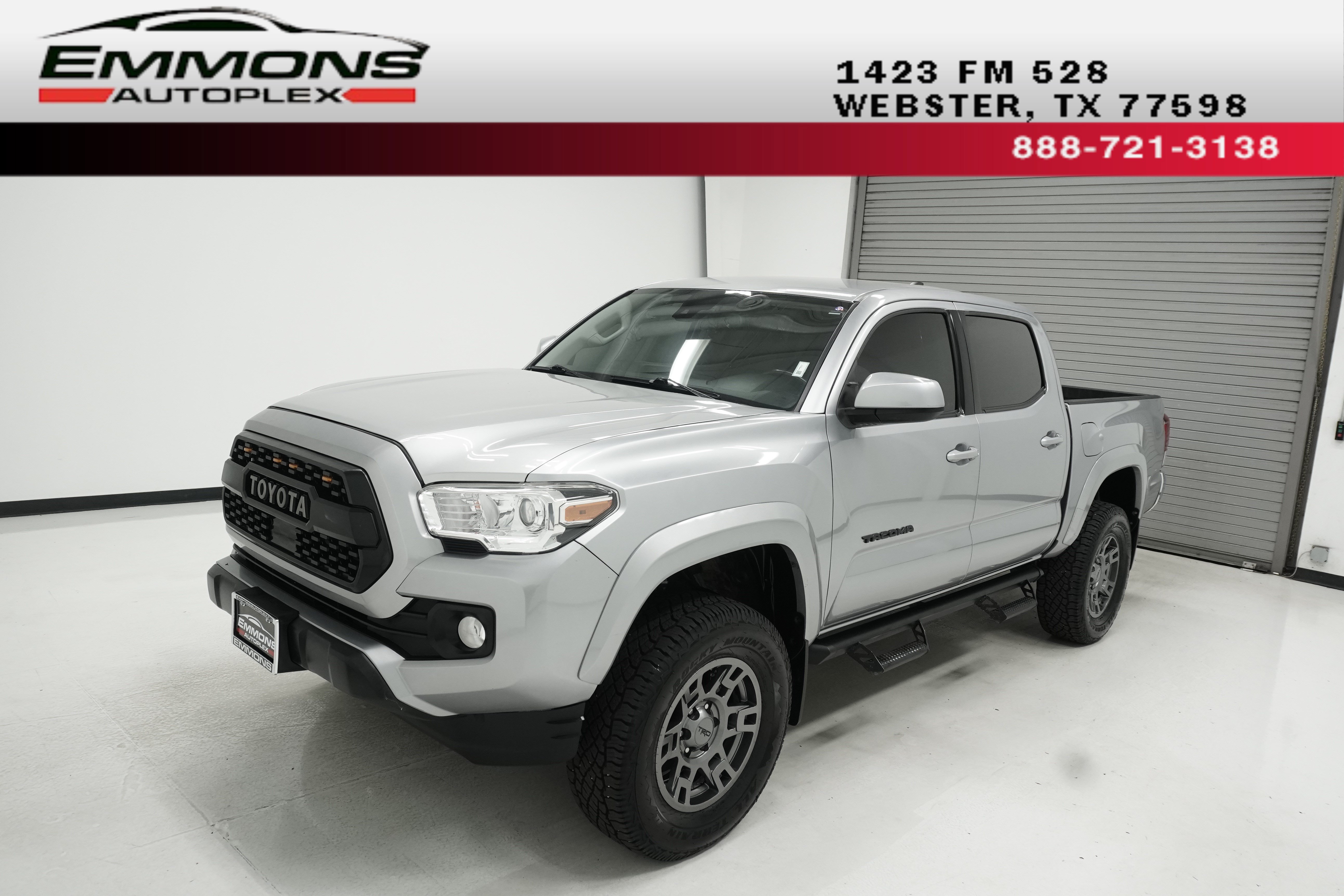 Used 2020 Toyota Tacoma SR5 RWD image 1