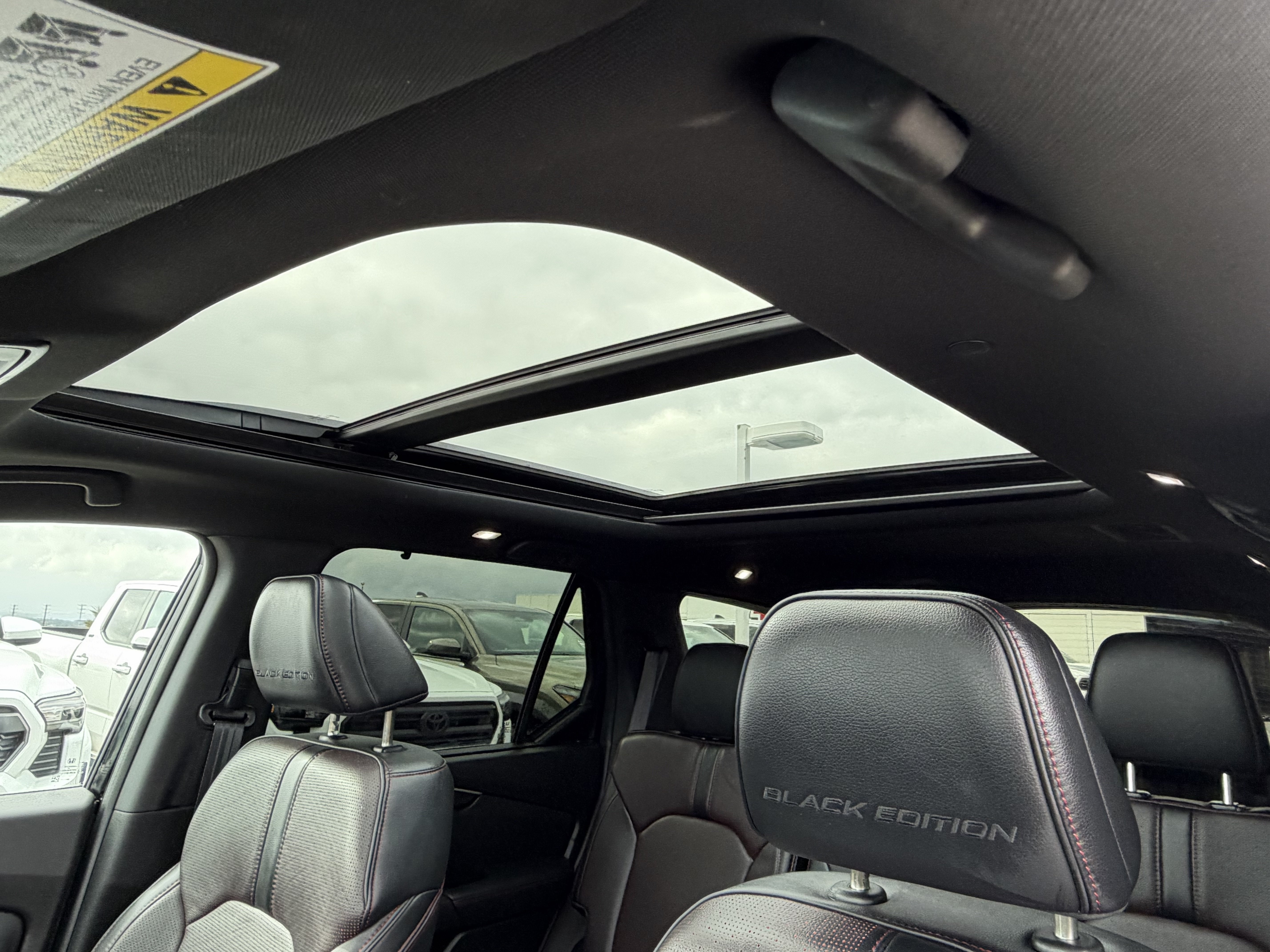 Used 2025 Honda Pilot Black Edition image 27