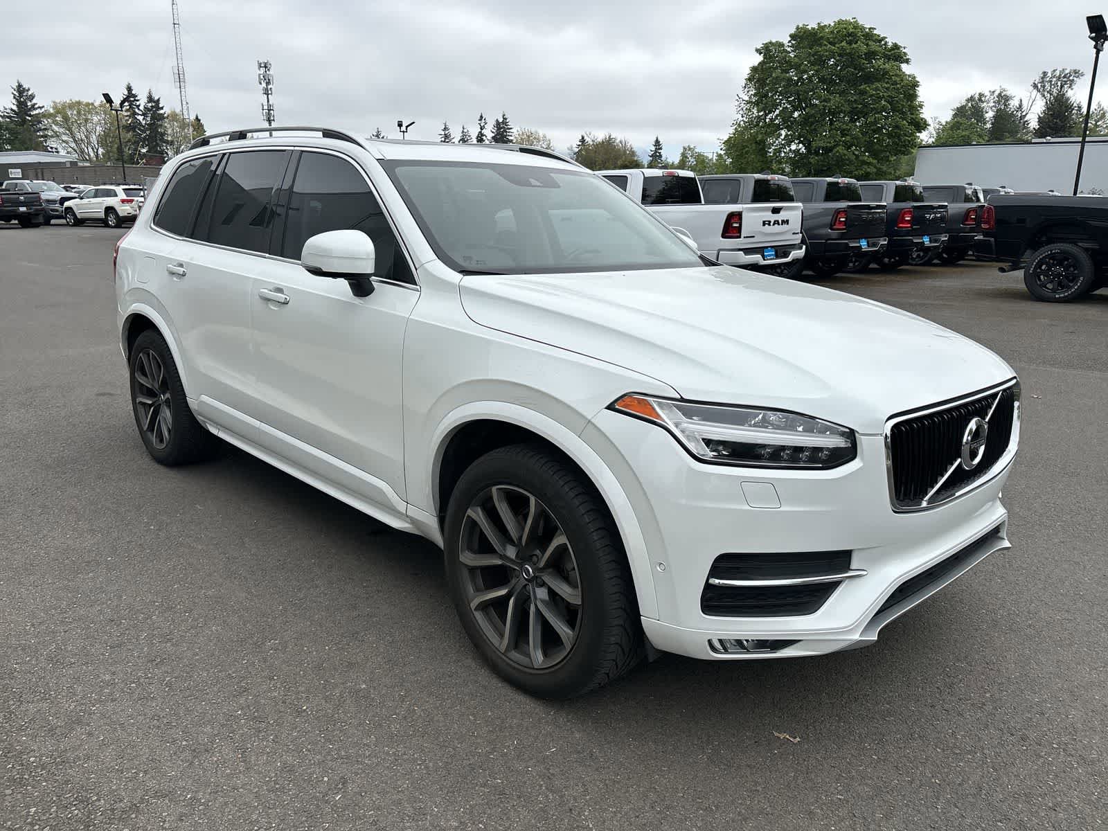 Used 2018 Volvo XC90 T6 Momentum w/ Convenience Package AWD/4WD image 5
