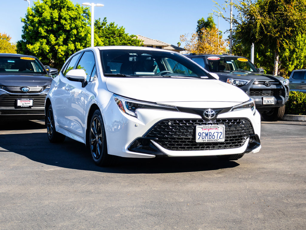 Used 2023 Toyota Corolla SE FWD image 2