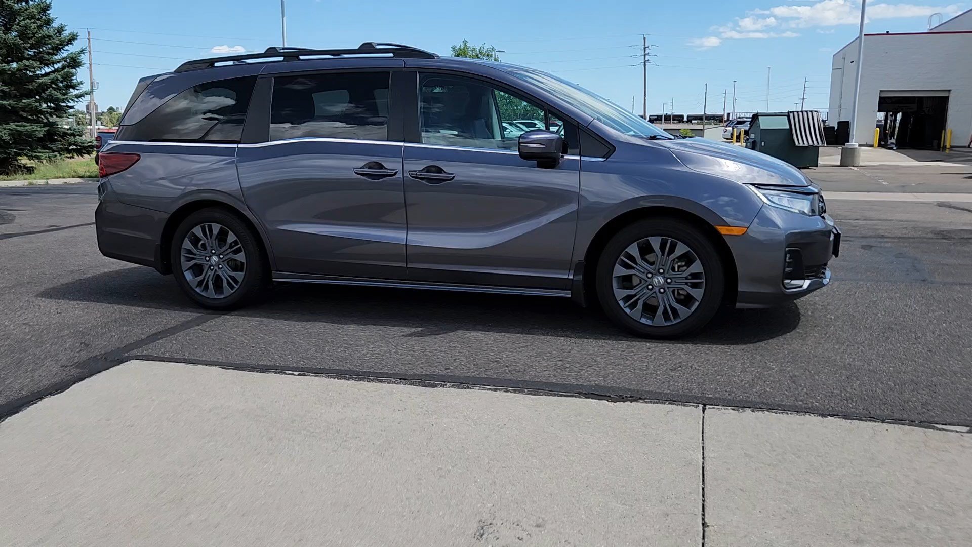 Used 2025 Honda Odyssey Touring image 3