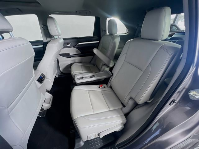 Used 2019 Toyota Highlander XLE FWD image 27