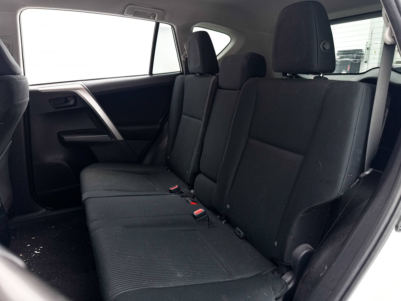 Used 2018 Toyota RAV4 LE w/ Carpet Mat Package FWD image 23
