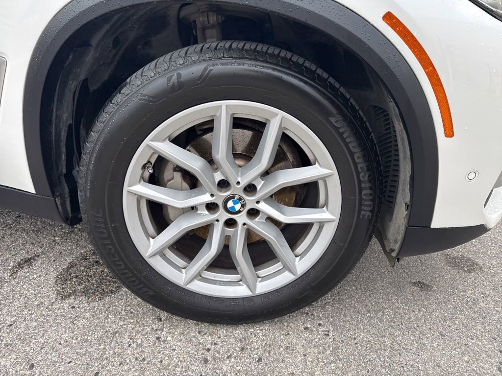 Used 2022 BMW X5 xDrive40i w/ Premium Package AWD/4WD image 3