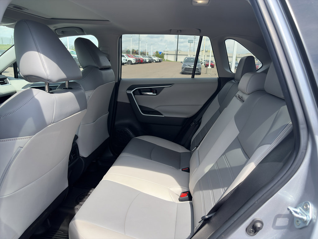 Used 2023 Toyota RAV4 XLE Premium image 11