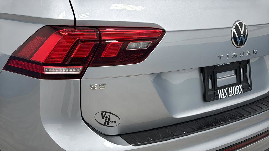 Used 2022 Volkswagen Tiguan SE R-Line image 35