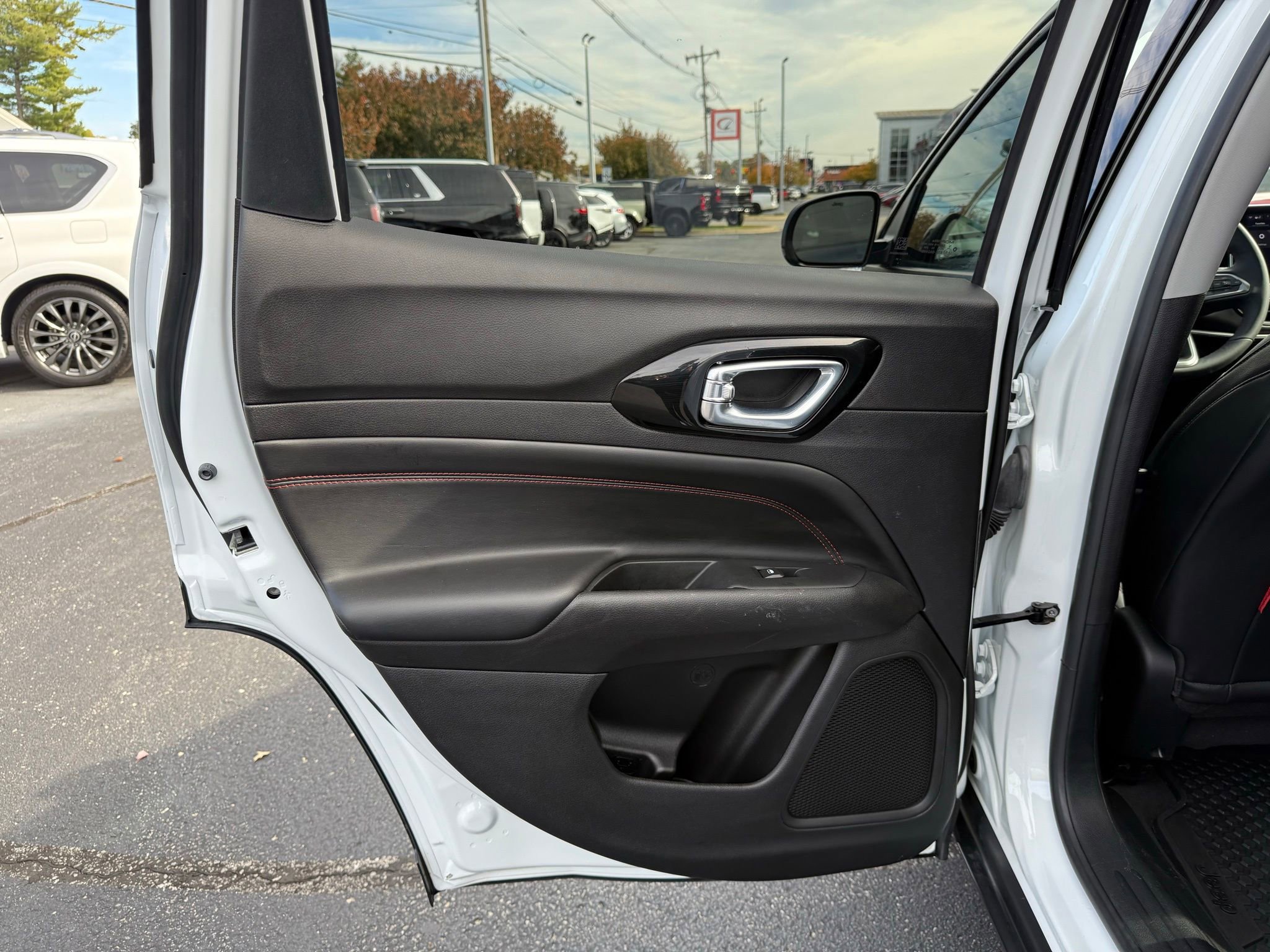 Used 2023 Jeep Compass Trailhawk w/ Trailhawk Convenience Group image 35