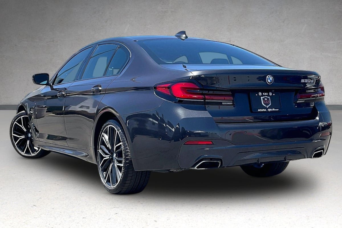 Used 2023 BMW 530e w/ M Sport Package RWD image 31