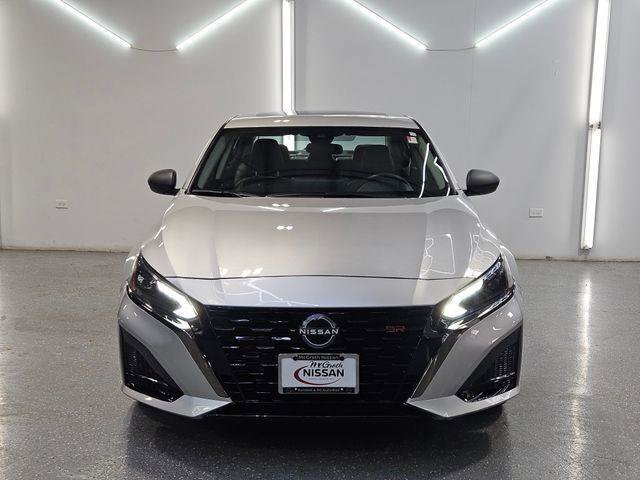 Used 2025 Nissan Altima 2.5 SR w/ SR Premium Package FWD image 2