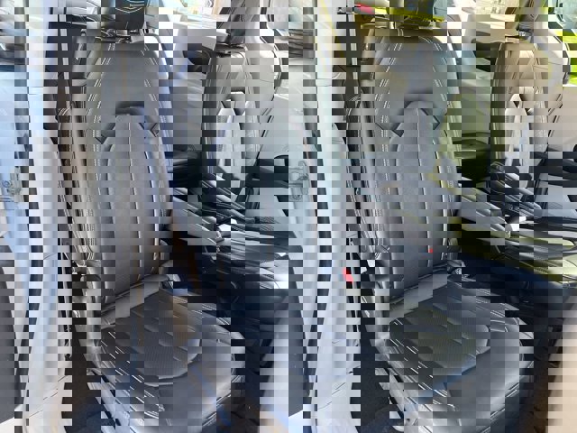 Used 2024 Chrysler Pacifica Touring-L image 27