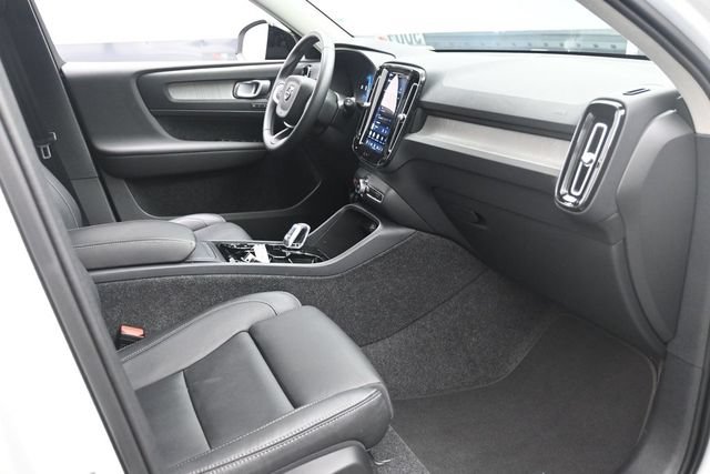 Certified 2025 Volvo XC40 B5 Ultra AWD/4WD image 29