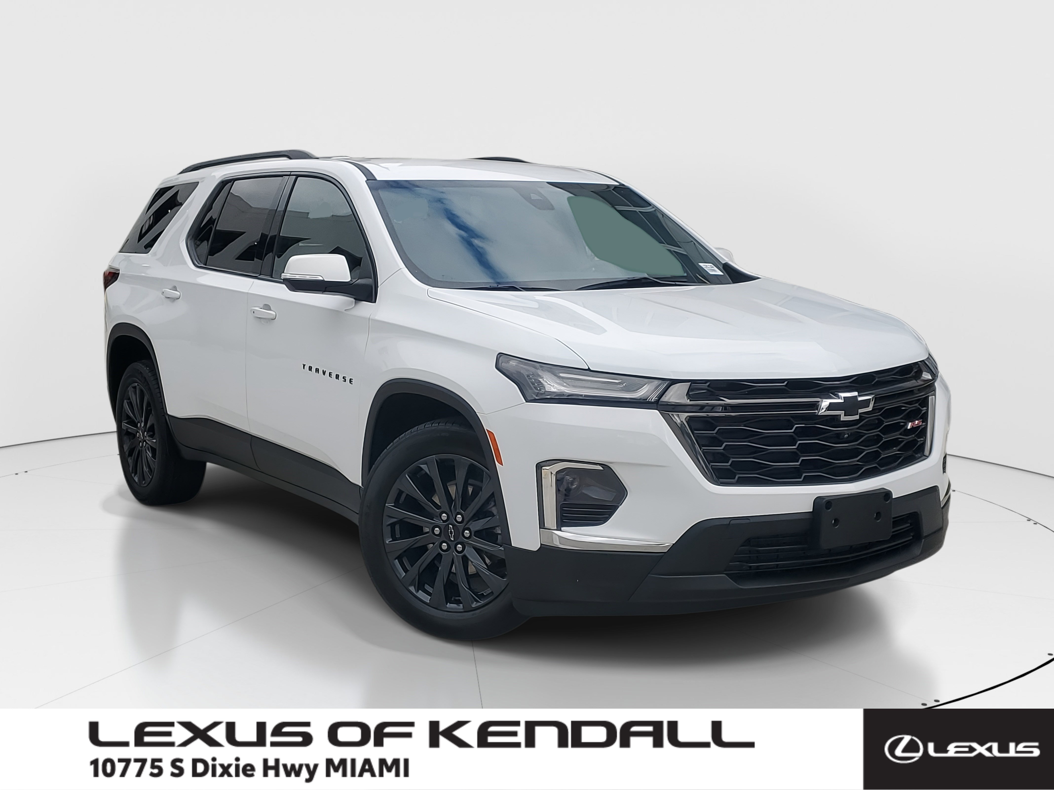 Used 2023 Chevrolet Traverse RS image 1