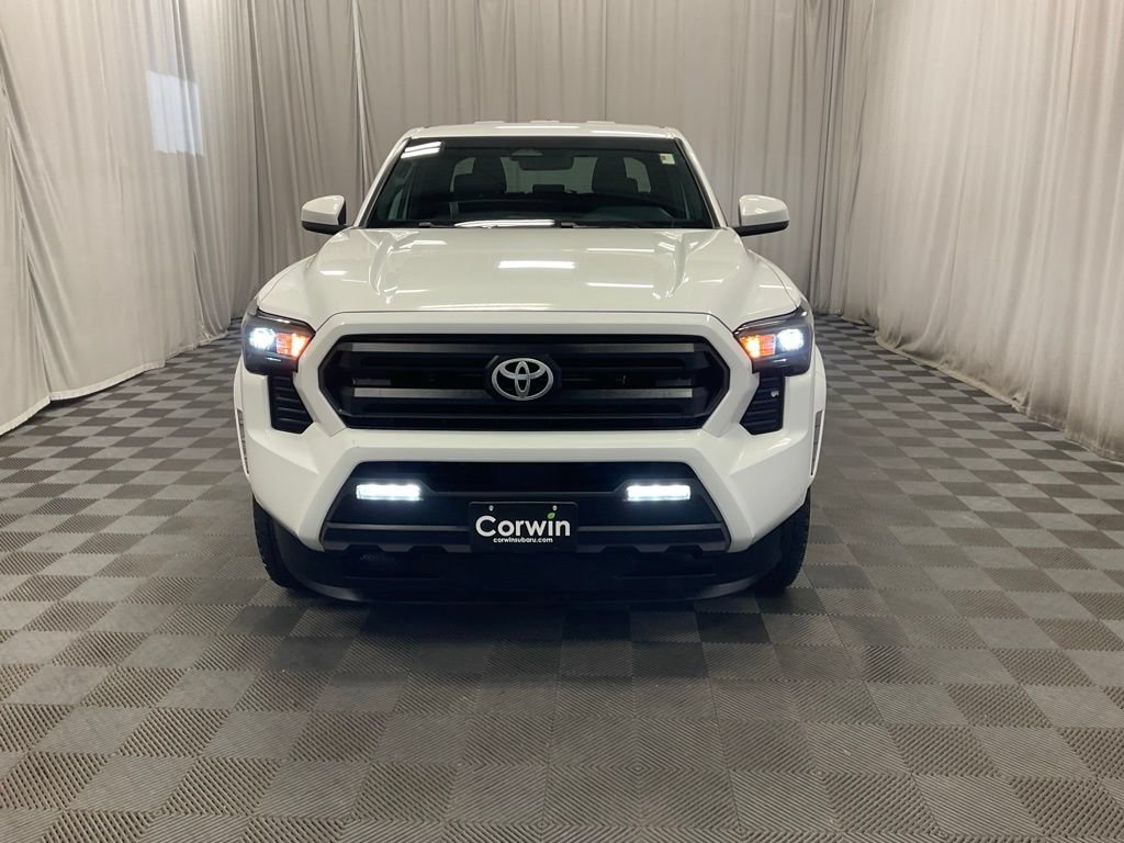 Used 2025 Toyota Tacoma SR5 AWD/4WD image 13