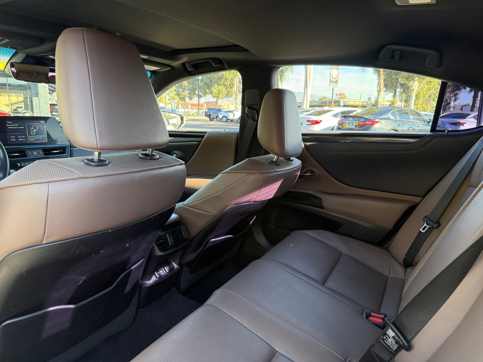 Used 2022 Lexus ES 300h w/ Accessory Package image 16