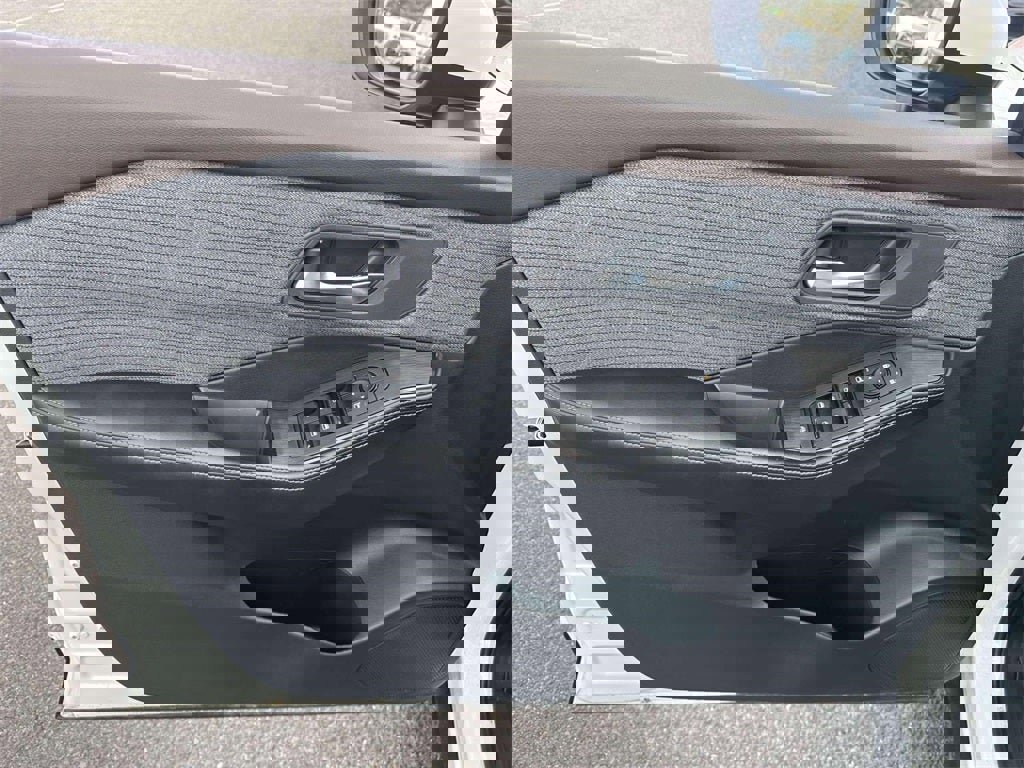 Certified 2023 Nissan Rogue SV image 16