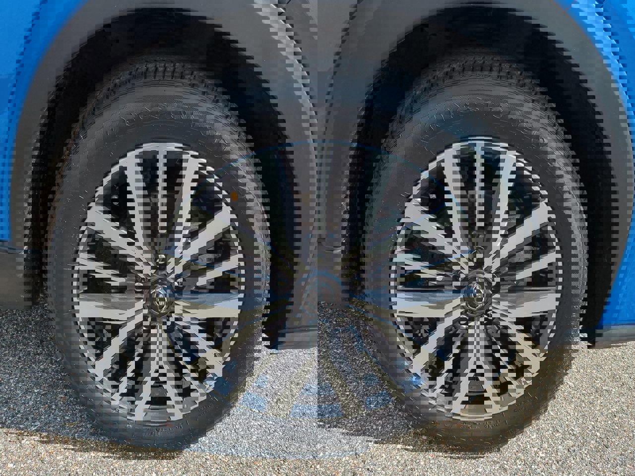 Used 2024 Nissan Kicks SV image 11