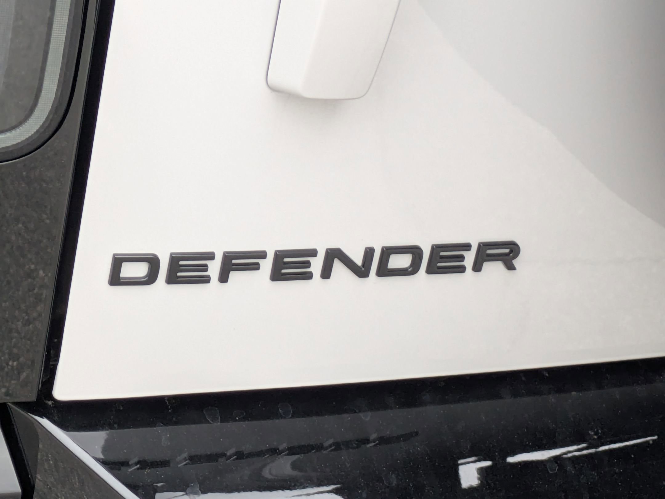 New 2026 Land Rover Defender 110 X-Dynamic SE image 34