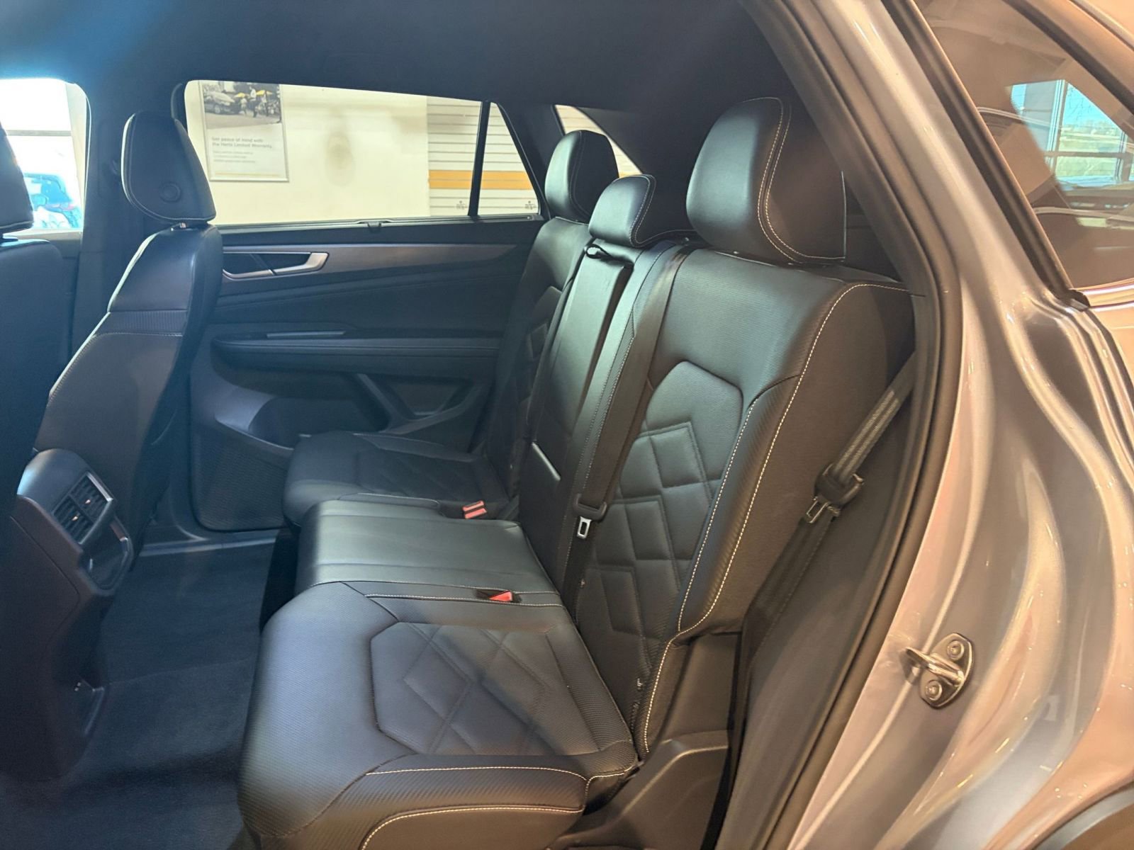 Used 2025 Volkswagen Atlas Cross Sport SE image 27