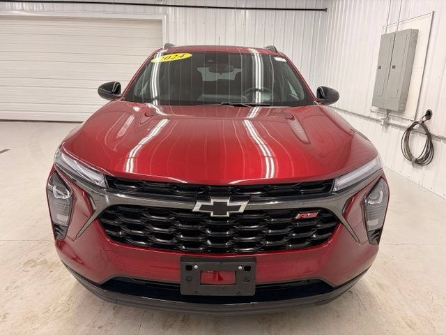 Used 2024 Chevrolet Trax RS w/ Sunroof Package FWD image 2