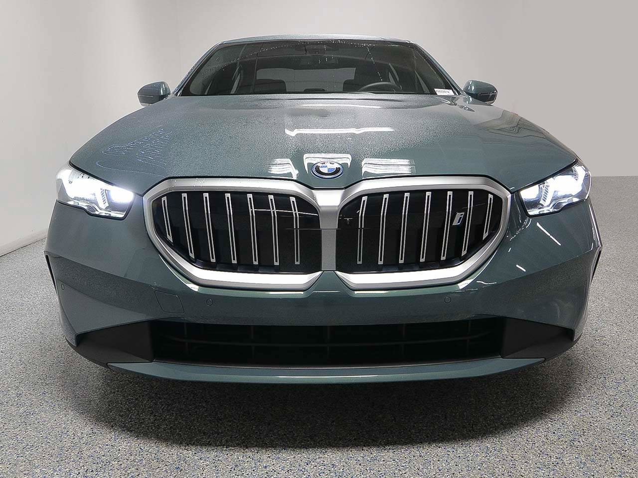 Certified 2025 BMW i5 eDrive40i w/ Premium Package image 2