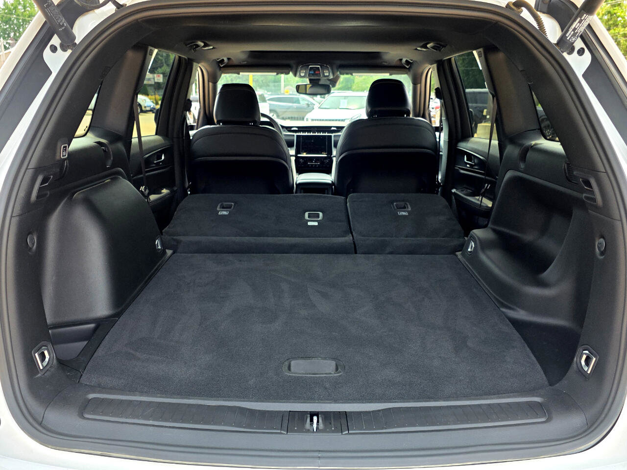 Used 2024 Jeep Grand Cherokee Altitude image 18