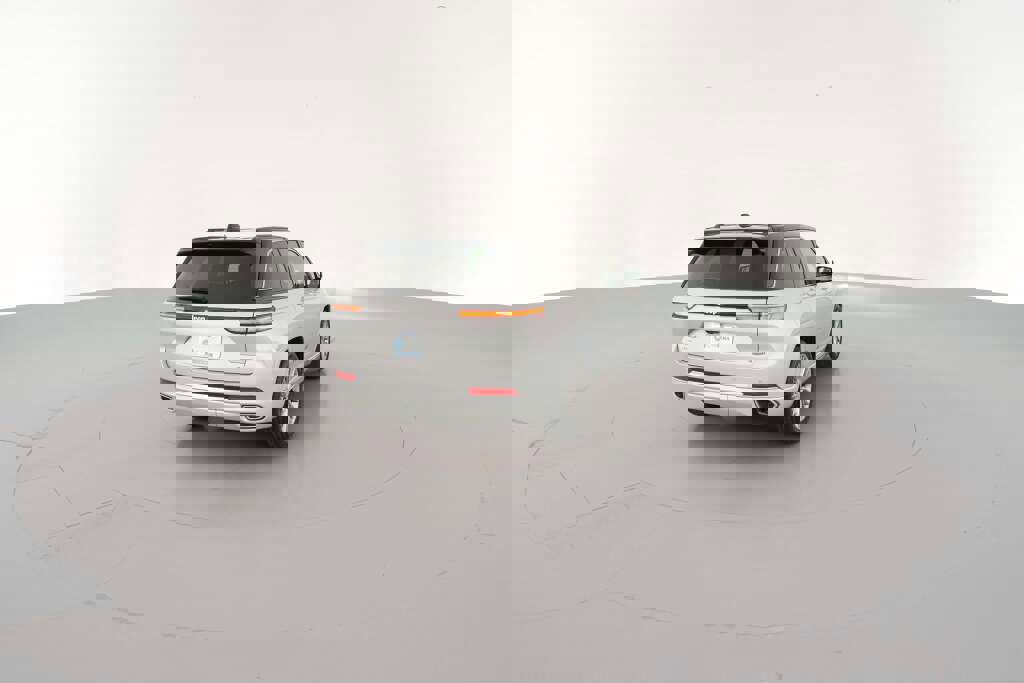 New 2025 Jeep Grand Cherokee Summit w/ Luxury Tech Group V image 11